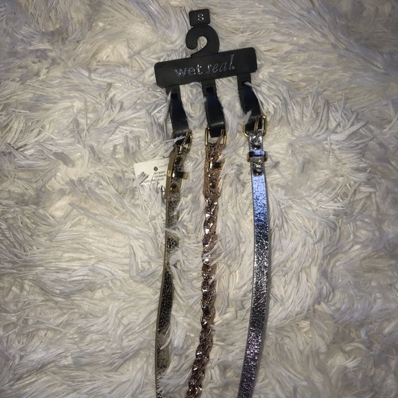 Wet Seal Metallic Belts - Picture 3 of 3